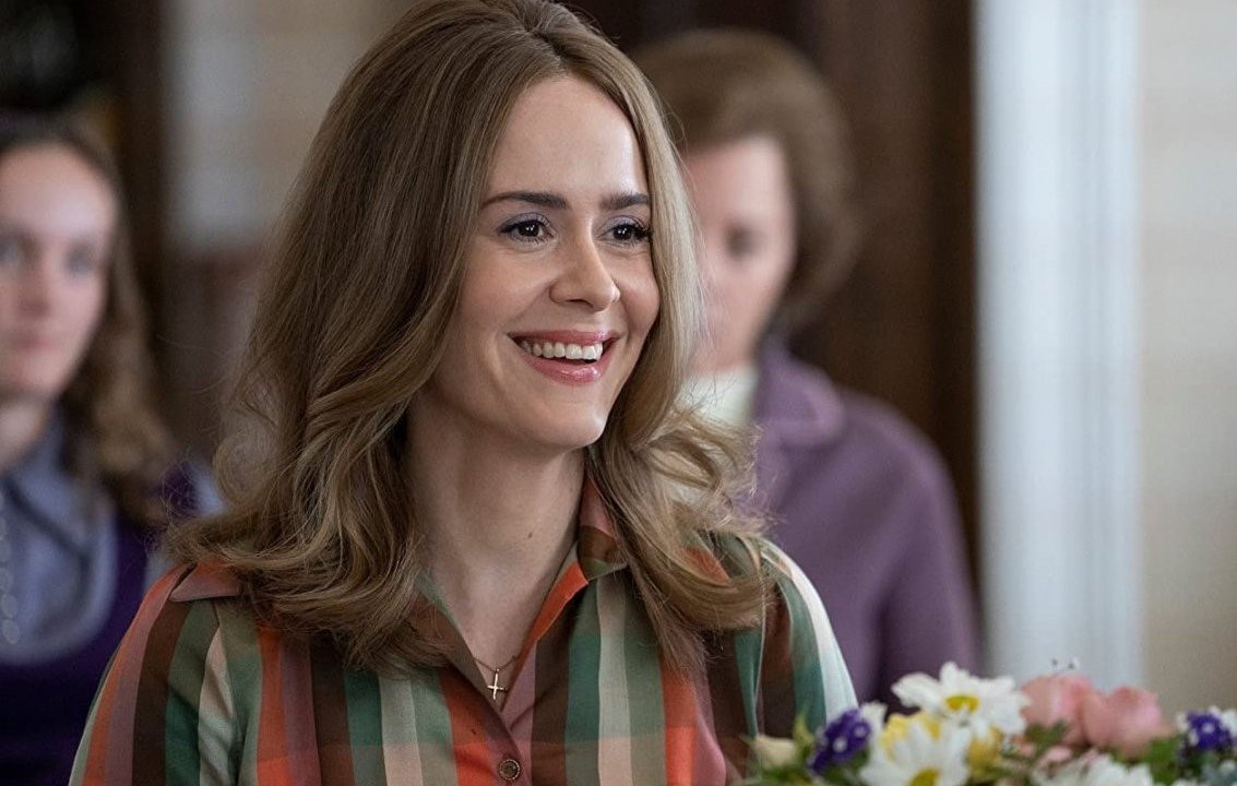 Sarah Paulson in una scena di Mrs. America