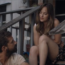 In viaggio verso un sogno - The Peanut Butter Falcon: una scena con Shia LaBeouf e Dakota Johnson