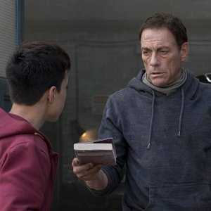 We Die Young: una scena del film