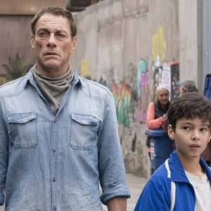 Jean-Claude Van Damme e Nicholas Sean Johnny in We Die Young