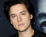 Cole Sprouse, star di Riverdale, è stato arrestato durante una protesta pacifica a Santa Monica