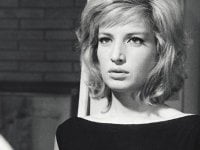 Monica Vitti: gli uomini, la malattia e gli schiaffi sul set raccontati da Laura Delli Colli