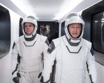 SpaceX: il costumista di Batman e dei film Marvel ha disegnato le tute degli astronauti