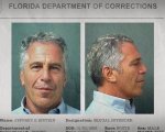 Jeffrey Epstein: soldi, potere e perversione, la recensione: la docuserie che dà voce alle vittime del mostro