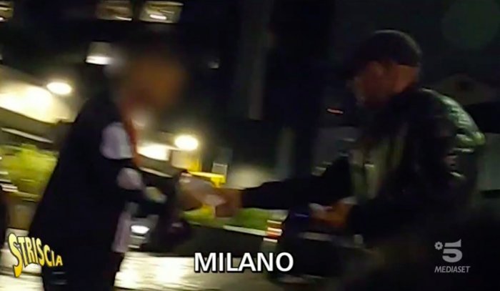 Striscia la notizia, Vittorio Brumotti ancora aggredito nel centro di Milano