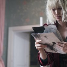 The Turning: una scena con Mackenzie Davis