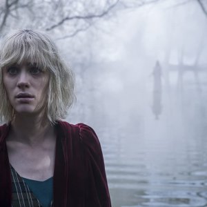 The Turning: Mackenzie Davis in una scena del film