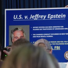 Jeffrey Epstein: soldi, potere e perversione: una scena della serie