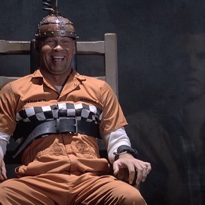 Sotto Shock: Mitch Pileggi in una scena del film