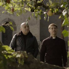 Abbi Fede: una scena con Giorgio Pasotti e Claudio Amendola