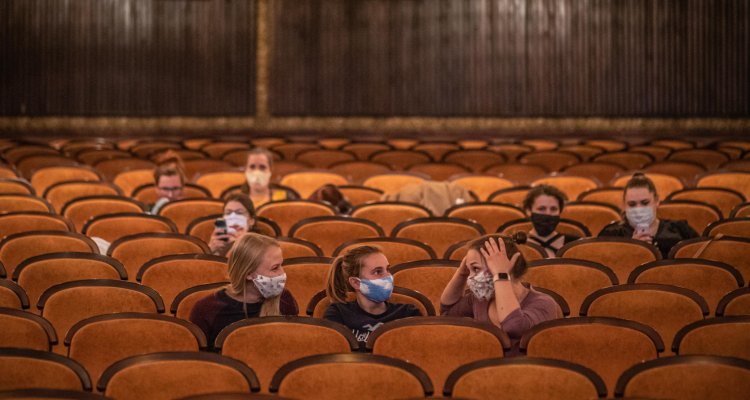 Per Andare Al Cinema Serve La Mascherina