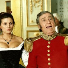 Alberto Sordi e Serena Grandi nel film In nome del popolo sovrano