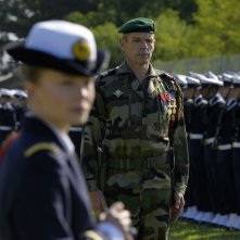 In prima linea: una donna in marina, Lambert Wilson in una scena