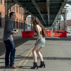 Dispatches from Elsewhere: Jason Segel ed Eve Lindley in una scena