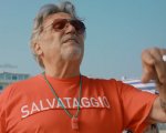 Sotto il sole di Riccione: il trailer del film Netflix scritto da Enrico Vanzina