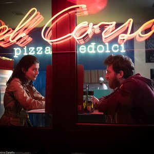 Si muore solo da vivi: una scena del film con Alessandra Mastronardi, Alessandro Roja