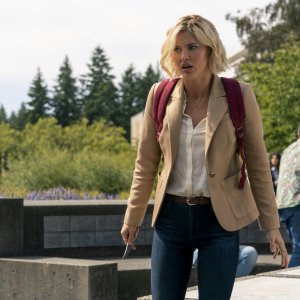 The Order 2: Sarah Grey in una scena della seconda stagione della serie Netflix