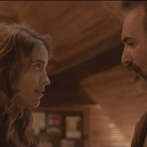 Doppia Pelle: Jean Dujardin, Adèle Haenel in una scena del film