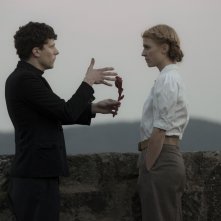 Resistance - La voce del silenzio: Jesse Eisenberg in un'immagine del film