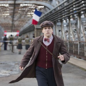 Resistance - La voce del silenzio: una scena con Jesse Eisenberg