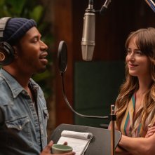 L'assistente della Star: Dakota Johnson, Kelvin Harrison Jr. in una scena del film