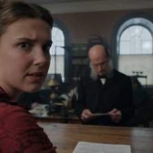 Enola Holmes: un primo piano di Millie Bobby Brown