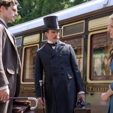 Enola Holmes: la famiglia riunita, Millie Bobby Brown, Sam Claflin ed Henry Cavill in una scena