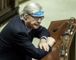 Vittorio Sgarbi portato di peso via dall'Aula: nuovo show a Montecitorio (VIDEO)