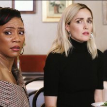 Amiche in affari: una scena del film con Rose Byrne, Tiffany Haddish