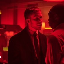 Gangs of London: Joe Cole e Paapa Essiedu in un'immagine della serie