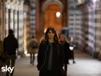 Petra: Paola Cortellesi nel primo trailer della nuova serie tv Sky