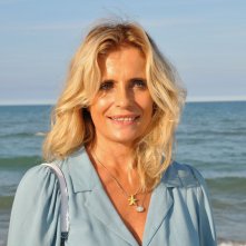 Sotto il sole di Riccione: un'immagine di Isabella Ferrari