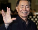 George Takei: 'Lunga vita e indossate una mascherina!'