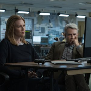 Hanna 2: Mireille Enos e Dermot Mulroney in una scena della nuova stagione della serie