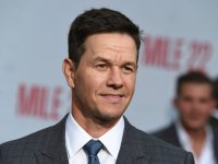 Mark Wahlberg, la sua schiena nuda è una mappa di allergie, la foto condivisa dall'attore