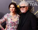 Pedro Almodóvar e Penélope Cruz riuniti nel dramma sulla maternità Madres paralelas