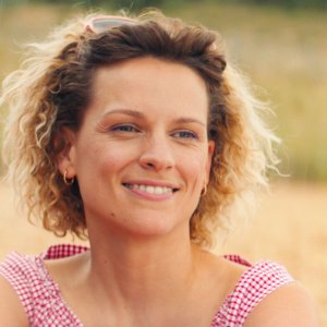 Nel nome della Terra: Veerle Baetens in una scena del film