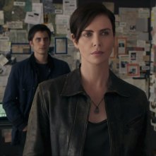 The Old Guard: una scena con Charlize Theron, KiKi Layne, Luca Marinelli e Marwan Kenzari