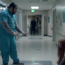 Darlin': Cooper Andrews e Lauryn Canny in una scena del film