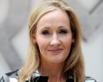J.K. Rowling: 'Per i giovani gay in atto una nuova terapia di conversione', nuove polemiche su Twitter