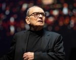 Ennio Morricone: Hollywood gli rende omaggio, da John Carpenter al messaggio in italiano di Russell Crowe
