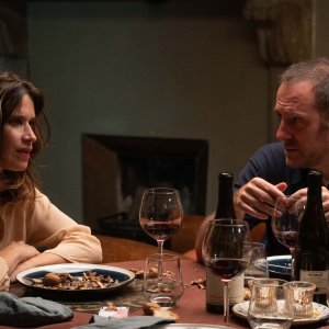 Gli Infedeli: Valerio Mastandrea e Valentina Cervi in una scena del film