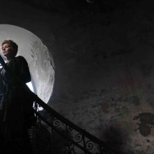 Radioactive: Rosamund Pike in una sequenza del film