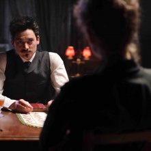 Radioactive: Sam Riley in una scena del film