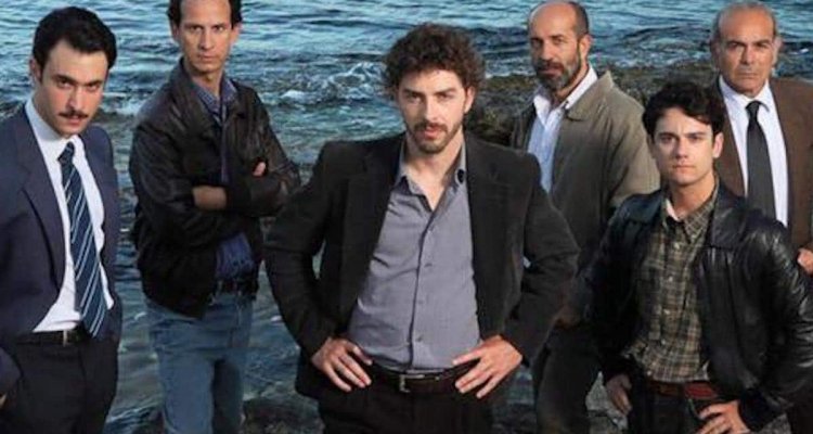 L'uomo Che Andava Appresso Ai Funerali Riassunto