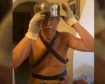 Antonio Razzi imita il Gladiatore di Russell Crowe: il video su TikTok è la nuova vetta trash