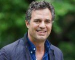 Mark Ruffalo scrive a un bambino rimasto sfigurato per salvare la sorellina: 'Sei un vero eroe'