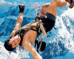 Sylvester Stallone usa una foto spettacolare di Cliffhanger per convincere i fan a fare sport
