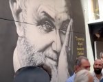 Luciano De Crescenzo, un murales a Napoli ad un anno dalla morte