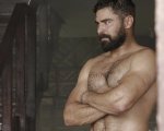 Zac Efron, la sauna sexy ed esotica dell'attore nel video Netflix